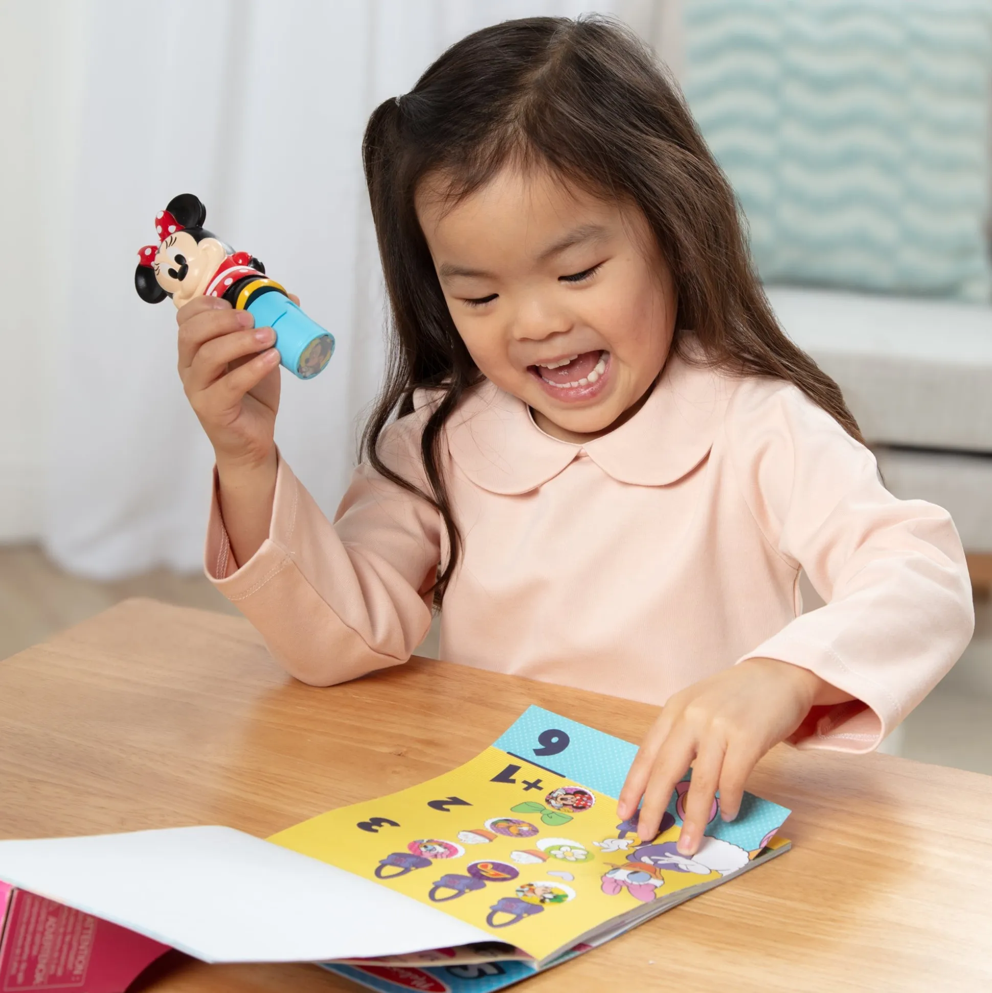 Sticker WOW! Activity Pad & Sticker Stamper - Disney's Minnie Mouse